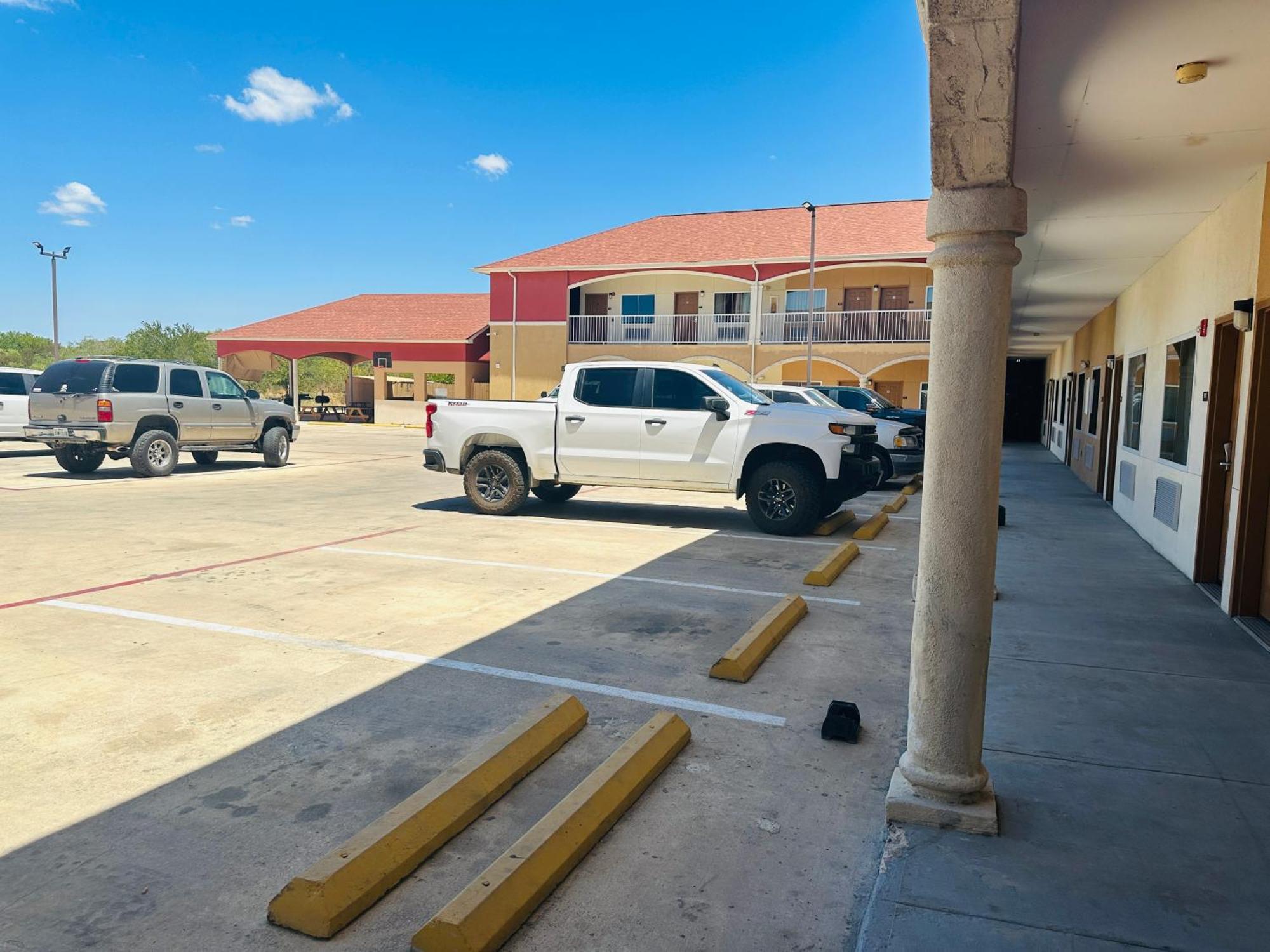 Executive Inn & Suites Floresville Kültér fotó